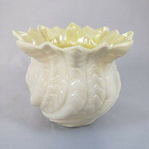 Belleek Small Cream Colored Swirl Twisted Shell Vase 6th Mark Ireland